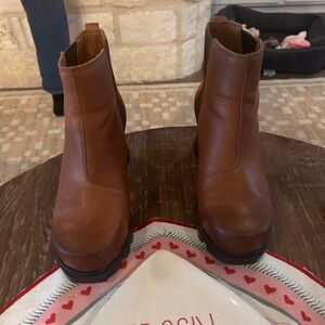 Woman’s SOREL Leather Chelsea Boots